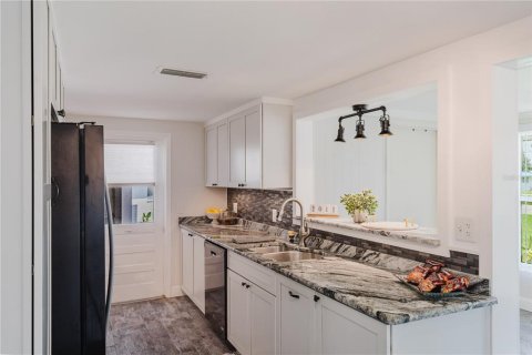 House in Venice, Florida 2 bedrooms, 96.15 sq.m. № 1855728 - photo 5