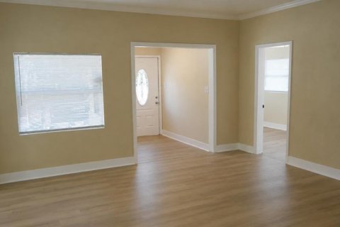 House in Saint Petersburg, Florida 3 bedrooms, 126.9 sq.m. № 2330410 - photo 6