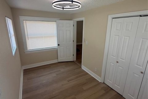 House in Saint Petersburg, Florida 3 bedrooms, 126.9 sq.m. № 2330410 - photo 13
