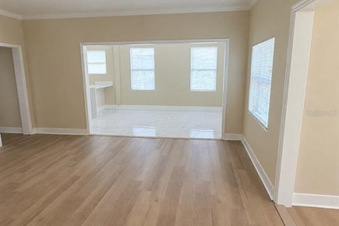 House in Saint Petersburg, Florida 3 bedrooms, 126.9 sq.m. № 2330410 - photo 7