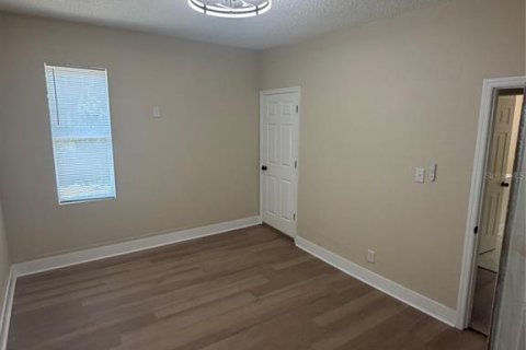 House in Saint Petersburg, Florida 3 bedrooms, 126.9 sq.m. № 2330410 - photo 16