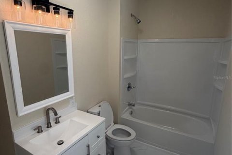 House in Saint Petersburg, Florida 3 bedrooms, 126.9 sq.m. № 2330410 - photo 15