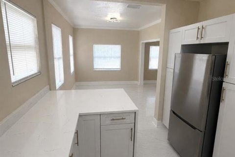 House in Saint Petersburg, Florida 3 bedrooms, 126.9 sq.m. № 2330410 - photo 11