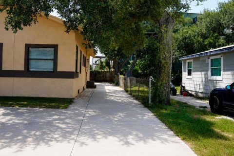 House in Saint Petersburg, Florida 3 bedrooms, 126.9 sq.m. № 2330410 - photo 3