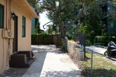 House in Saint Petersburg, Florida 3 bedrooms, 126.9 sq.m. № 2330410 - photo 4
