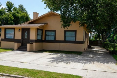 House in Saint Petersburg, Florida 3 bedrooms, 126.9 sq.m. № 2330410 - photo 2