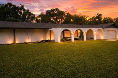Casa en Dade City, Florida 4 dormitorios, 315.87 m2 № 2202440