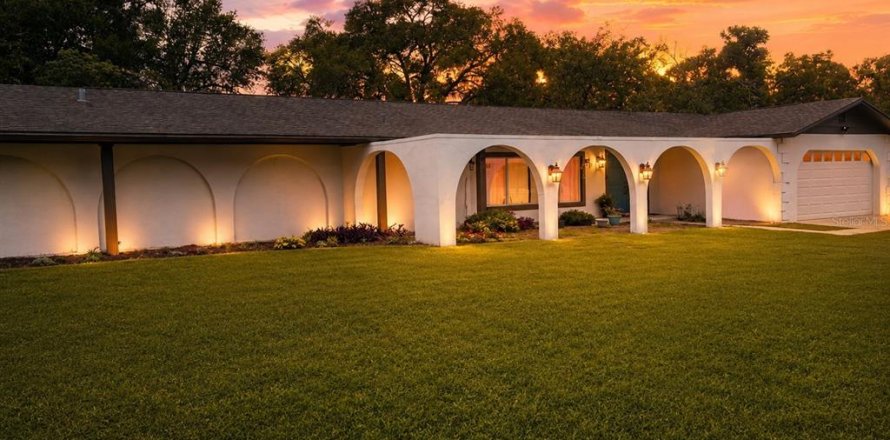 Casa en Dade City, Florida 4 dormitorios, 315.87 m2 № 2202440