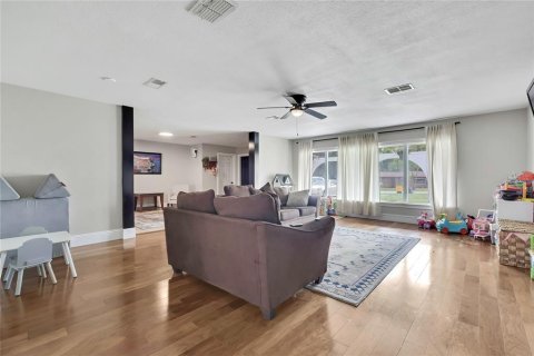 Casa en venta en Dade City, Florida, 4 dormitorios, 315.87 m2 № 2202440 - foto 12