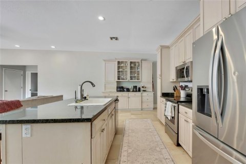 Casa en venta en Dade City, Florida, 4 dormitorios, 315.87 m2 № 2202440 - foto 17