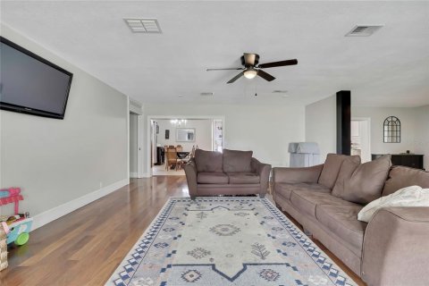 Casa en venta en Dade City, Florida, 4 dormitorios, 315.87 m2 № 2202440 - foto 13