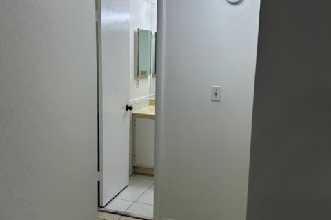 Copropriété à louer à Lauderhill, Floride: 2 chambres, 111.48 m2 № 2260062 - photo 9