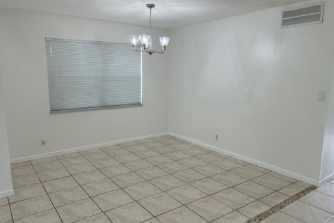 Copropriété à louer à Lauderhill, Floride: 2 chambres, 111.48 m2 № 2260062 - photo 5