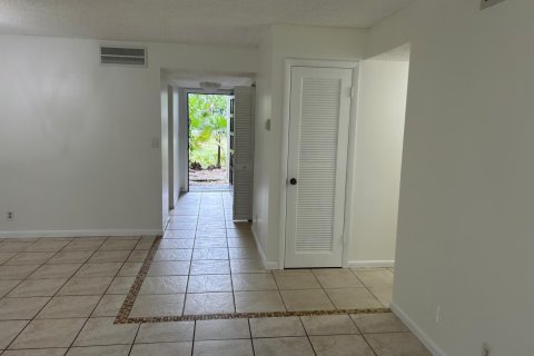 Copropriété à louer à Lauderhill, Floride: 2 chambres, 111.48 m2 № 2260062 - photo 2