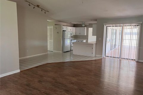 Villa ou maison à louer à Cape Coral, Floride: 3 chambres, 178.74 m2 № 1851540 - photo 12