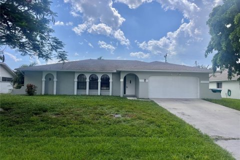 Villa ou maison à louer à Cape Coral, Floride: 3 chambres, 178.74 m2 № 1851540 - photo 1