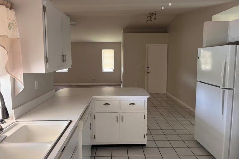 Villa ou maison à louer à Cape Coral, Floride: 3 chambres, 178.74 m2 № 1851540 - photo 9
