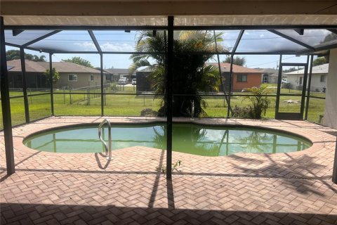 Villa ou maison à louer à Cape Coral, Floride: 3 chambres, 178.74 m2 № 1851540 - photo 16