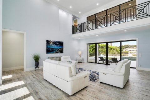 House in Jupiter, Florida 4 bedrooms, 449.46 sq.m. № 2186607 - photo 18