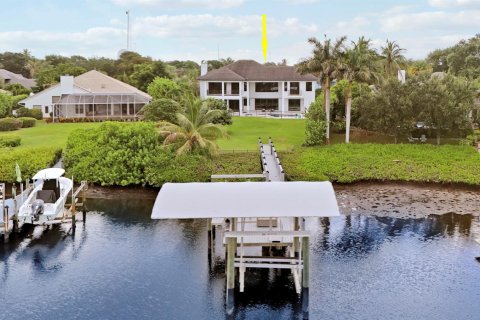 House in Jupiter, Florida 4 bedrooms, 449.46 sq.m. № 2186607 - photo 3