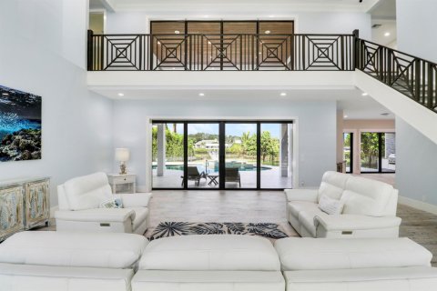 House in Jupiter, Florida 4 bedrooms, 449.46 sq.m. № 2186607 - photo 16