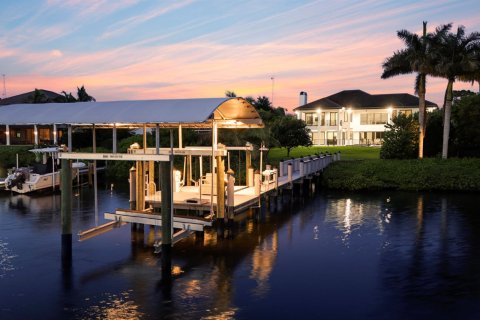 House in Jupiter, Florida 4 bedrooms, 449.46 sq.m. № 2186607 - photo 2
