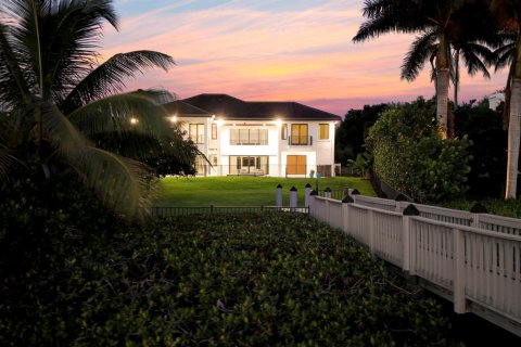 House in Jupiter, Florida 4 bedrooms, 449.46 sq.m. № 2186607 - photo 11