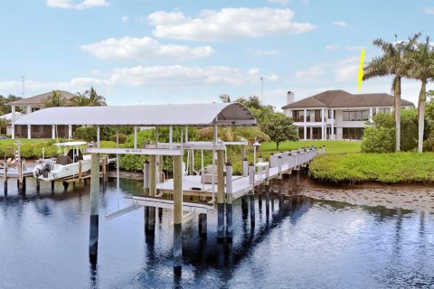 House in Jupiter, Florida 4 bedrooms, 449.46 sq.m. № 2186607 - photo 4