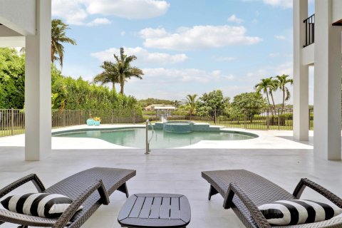 House in Jupiter, Florida 4 bedrooms, 449.46 sq.m. № 2186607 - photo 20