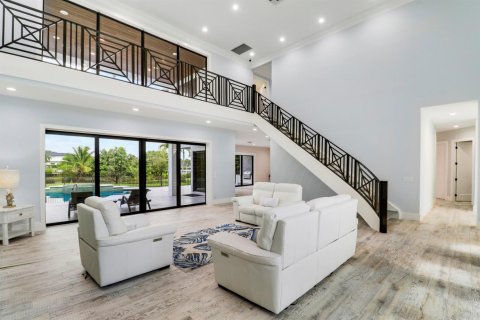House in Jupiter, Florida 4 bedrooms, 449.46 sq.m. № 2186607 - photo 19