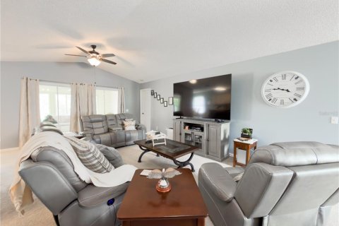 House in Leesburg, Florida 3 bedrooms, 158.77 sq.m. № 2215755 - photo 3