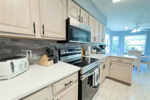 House in Leesburg, Florida 3 bedrooms, 158.77 sq.m. № 2215755 - photo 13