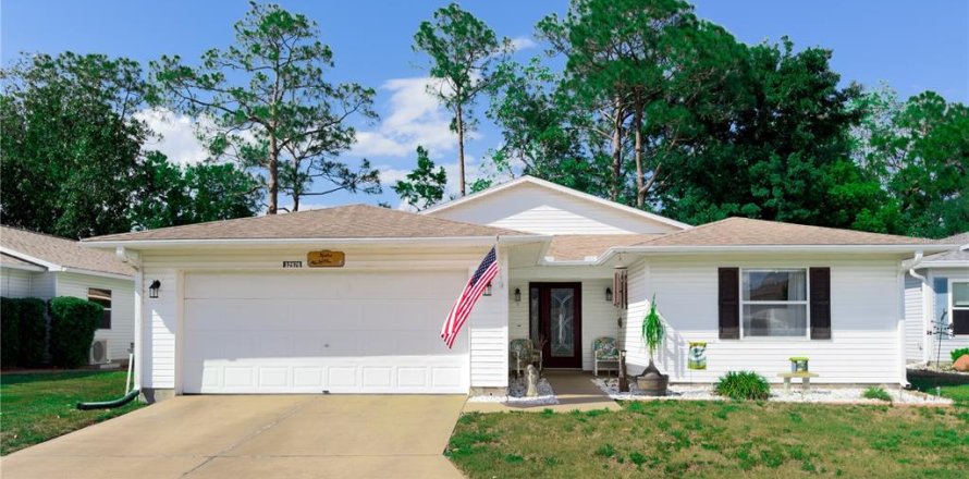 House in Leesburg, Florida 3 bedrooms, 158.77 sq.m. № 2215755