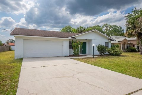 House in Palm Coast, Florida 3 bedrooms, 137.59 sq.m. № 1677200 - photo 2