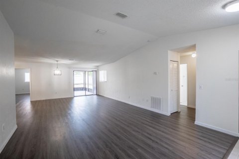 House in Palm Coast, Florida 3 bedrooms, 137.59 sq.m. № 1677200 - photo 5