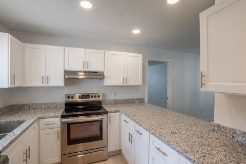 House in Palm Coast, Florida 3 bedrooms, 137.59 sq.m. № 1677200 - photo 13