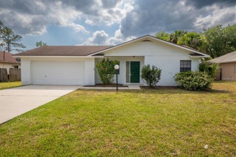 House in Palm Coast, Florida 3 bedrooms, 137.59 sq.m. № 1677200 - photo 1
