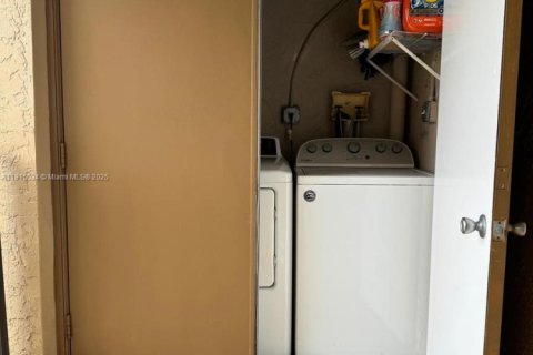 Снять в аренду кондоминиум в Пемброк-Пайнс, Флорида 1 спальня, 64.1м2, № 1971370 - фото 12