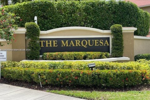 Снять в аренду кондоминиум в Пемброк-Пайнс, Флорида 1 спальня, 64.1м2, № 1971370 - фото 1