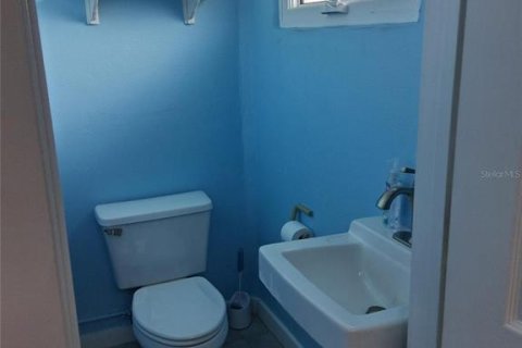 Immobilier commercial à louer à Englewood, Floride: 247.49 m2 № 2354772 - photo 11