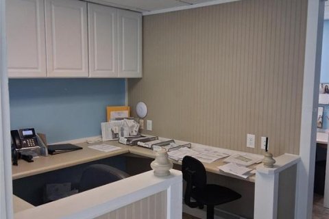 Immobilier commercial à louer à Englewood, Floride: 247.49 m2 № 2354772 - photo 2