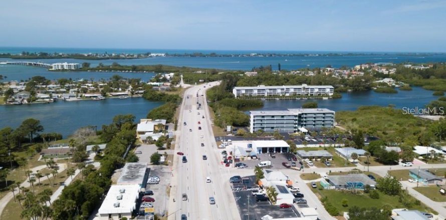 Immobilier commercial à Englewood, Floride 247.49 m2 № 2354772