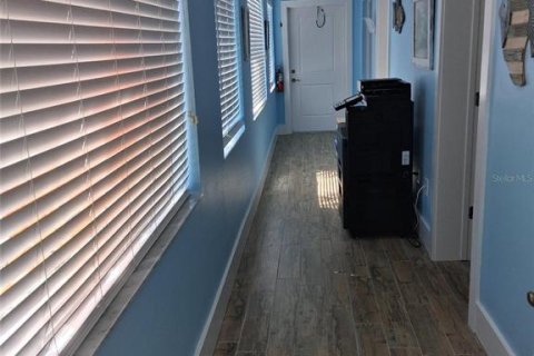 Immobilier commercial à louer à Englewood, Floride: 247.49 m2 № 2354772 - photo 7