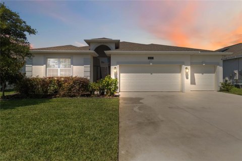 House in Groveland, Florida 4 bedrooms, 243.5 sq.m. № 1855841 - photo 1