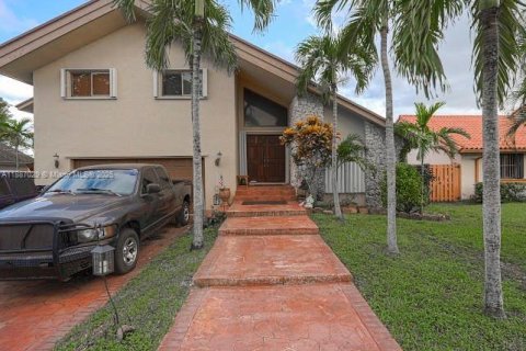 Купить виллу или дом в Майами, Флорида 4 спальни, 257.99м2, № 1942367 - фото 1