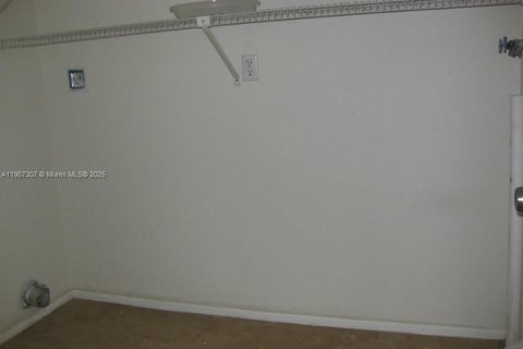 Снять в аренду кондоминиум в Холливуд, Флорида 3 спальни, 157.93м2, № 1963863 - фото 6