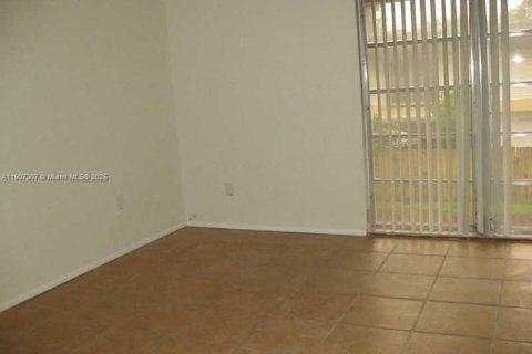 Снять в аренду кондоминиум в Холливуд, Флорида 3 спальни, 157.93м2, № 1963863 - фото 4