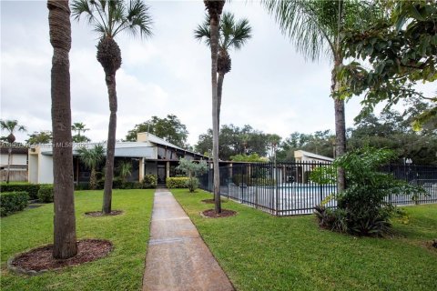 Снять в аренду кондоминиум в Холливуд, Флорида 3 спальни, 157.93м2, № 1963863 - фото 8