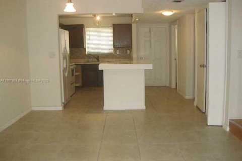 Снять в аренду кондоминиум в Холливуд, Флорида 3 спальни, 157.93м2, № 1963863 - фото 2