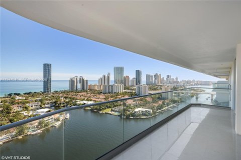 Condominio en venta en Aventura, Florida, 3 dormitorios, 219.25 m2 № 2040656 - foto 3